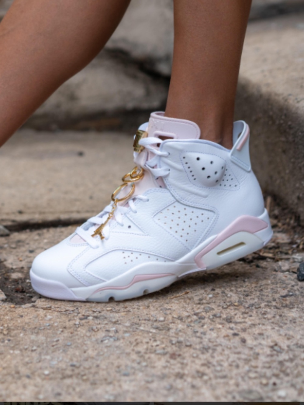 Nike Air Jordan 6 Retro Gold
Hoops Womens Sneakers
White/Pink Size 7